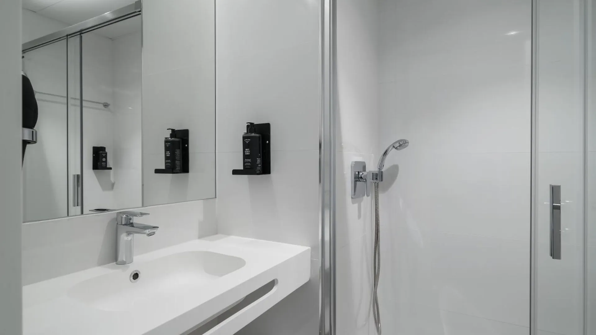 Limehome Lisbon Defensores De Chaves Apartment