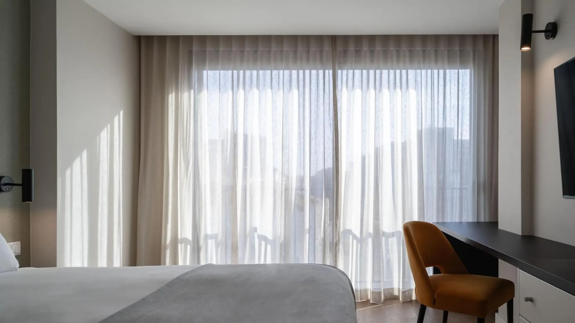 Limehome Lisbon Defensores De Chaves Apartment