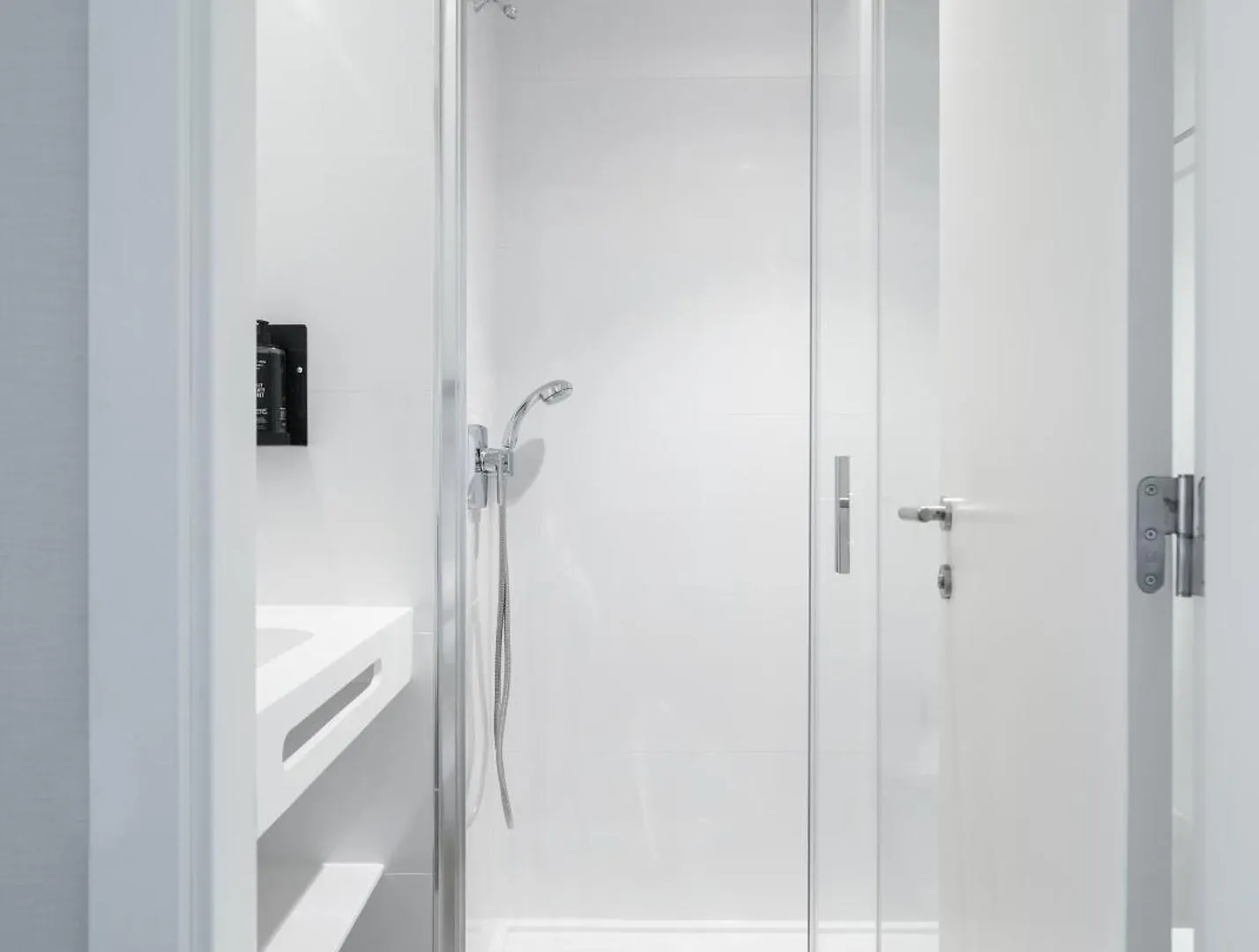 Limehome Lisbon Defensores De Chaves Apartment